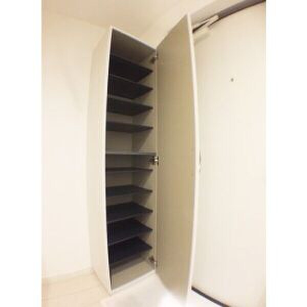 物件内観写真9　(靴箱)