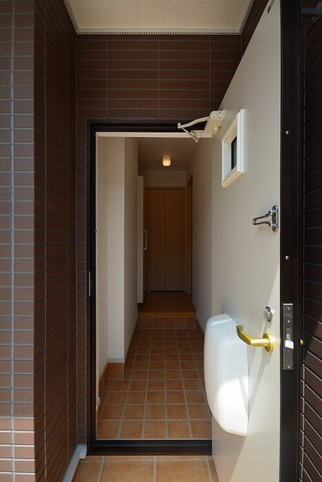 物件内観写真8　(玄関)