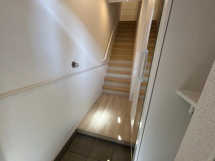 物件内観写真8　(玄関)