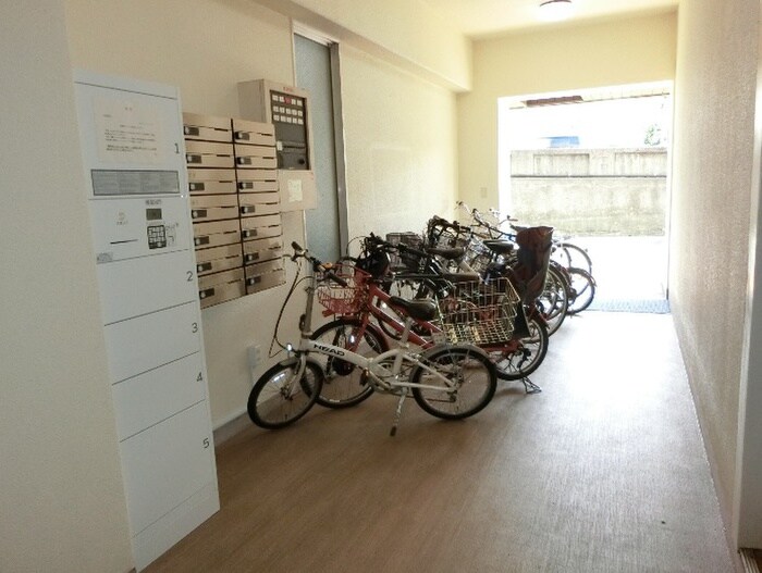 物件外観写真3　(駐輪場)