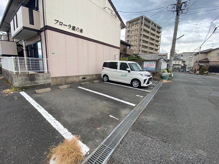 物件外観写真2　(駐車場)