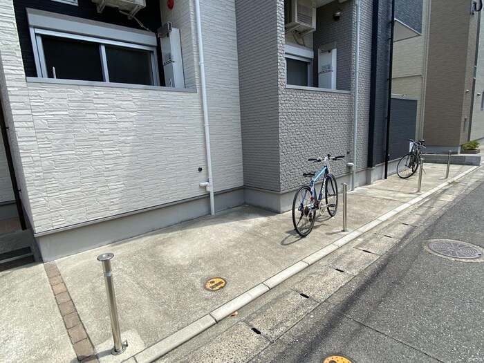 物件外観写真4　(駐輪場)