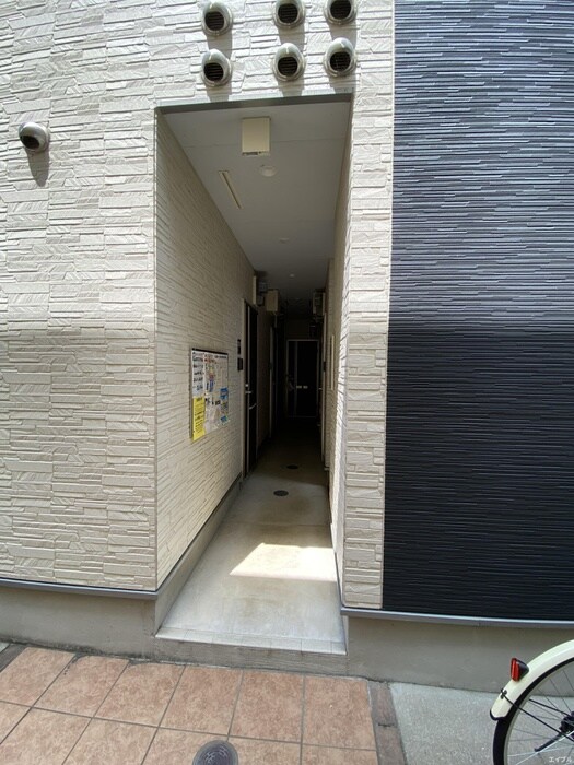 物件外観写真6　(エントランス部分)