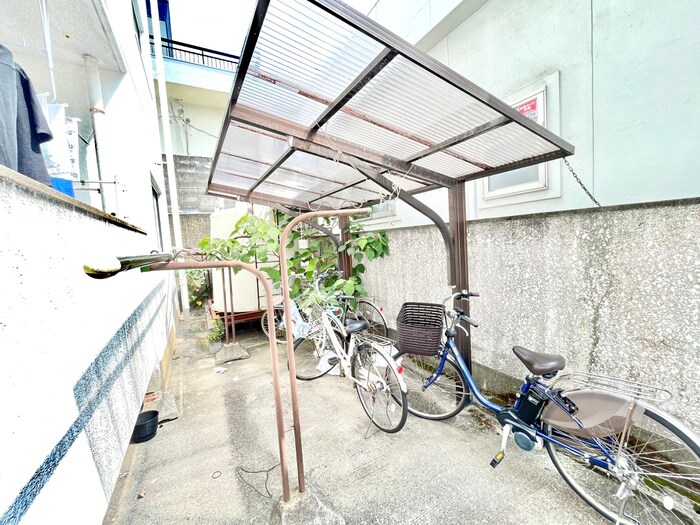物件外観写真3　(駐輪場)