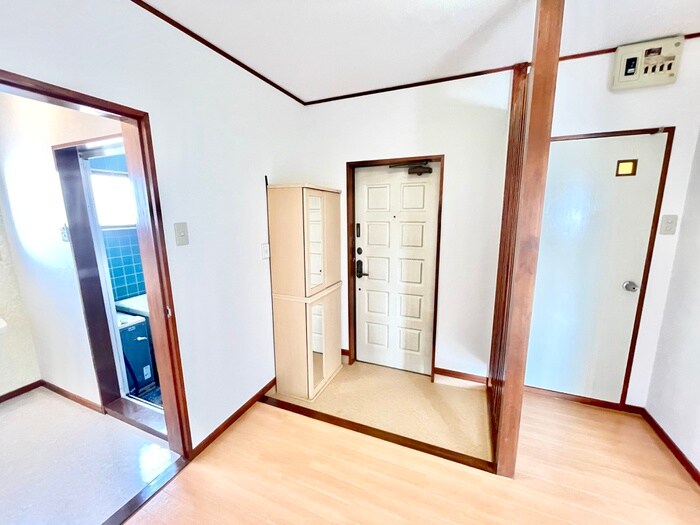 物件内観写真11　(玄関)