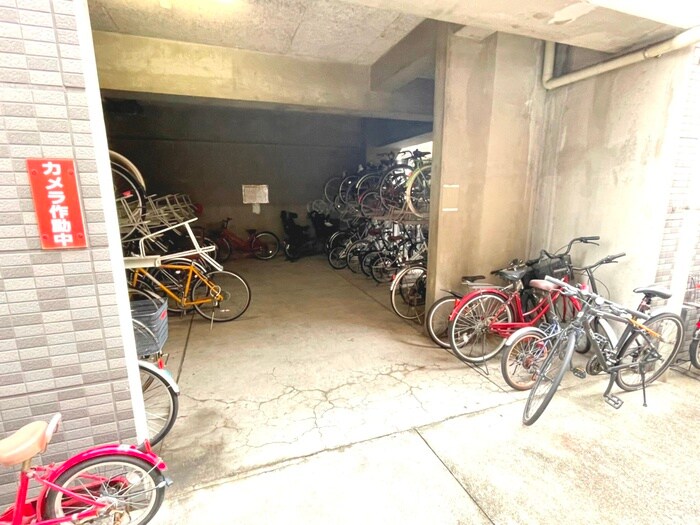 物件外観写真5　(駐輪場)