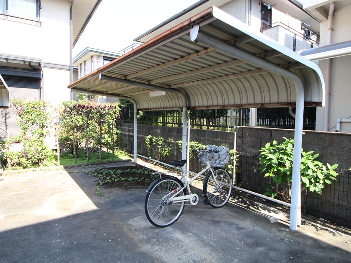 物件外観写真3　(駐輪場)
