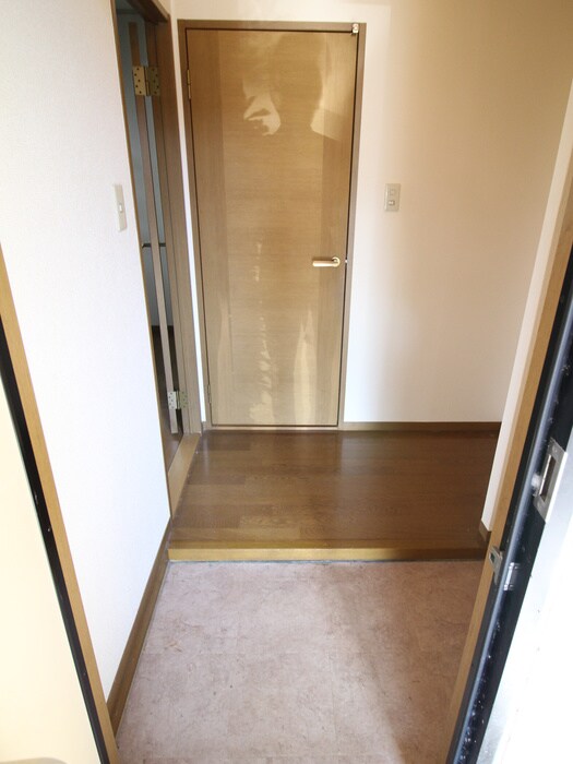物件内観写真9　(玄関)