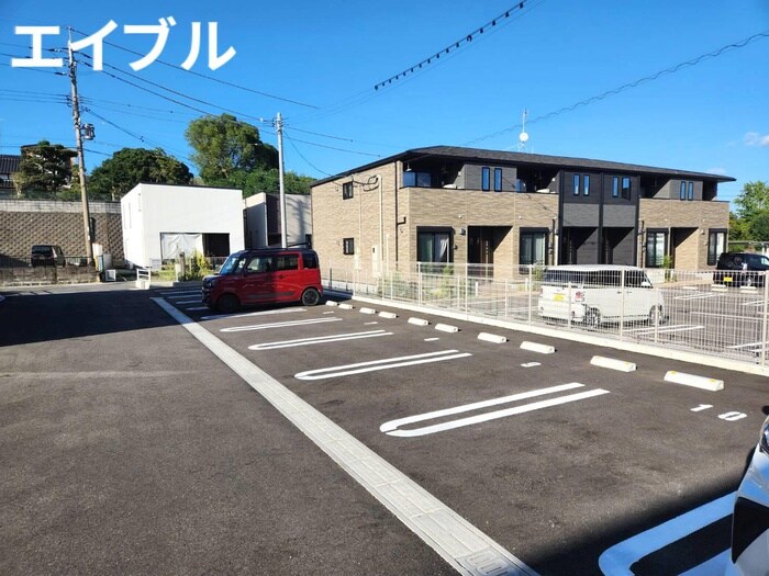 物件外観写真2　(駐車場)