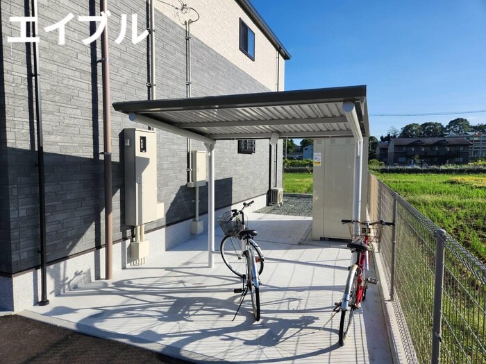 物件外観写真3　(駐輪場)