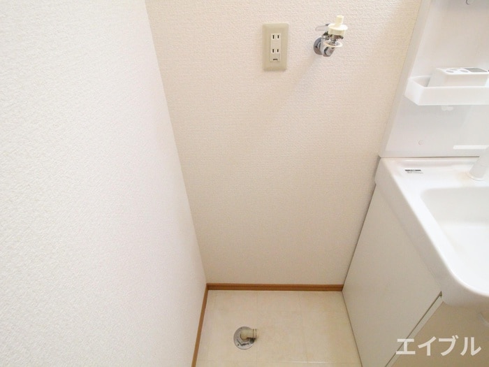 物件内観写真11　(洗濯機置場)