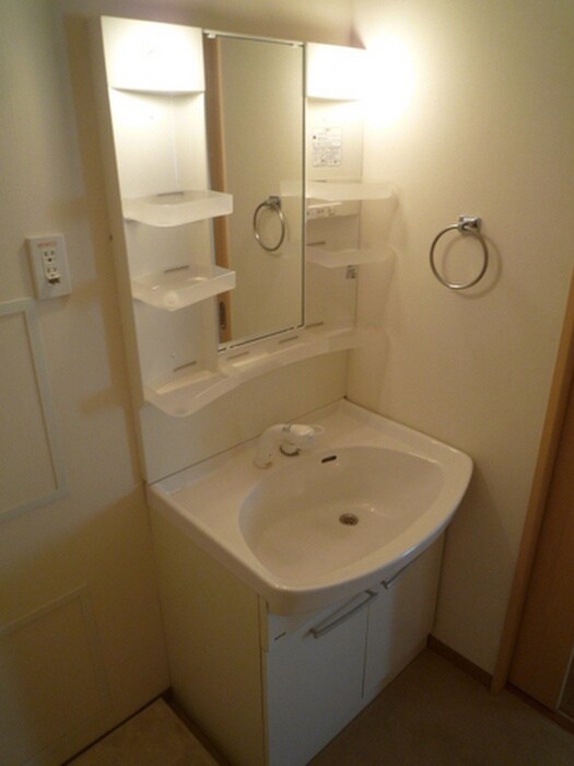 物件内観写真8　(洗面)