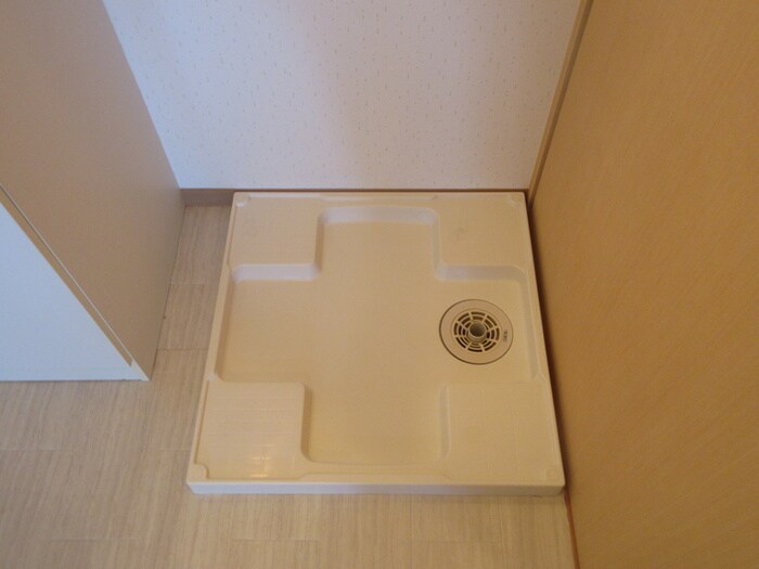 物件内観写真10　(洗濯機置場)