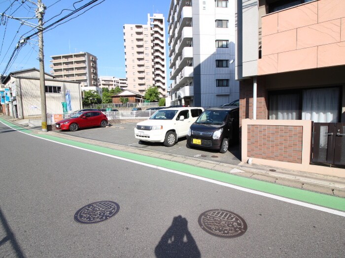 物件外観写真2　(駐車場)