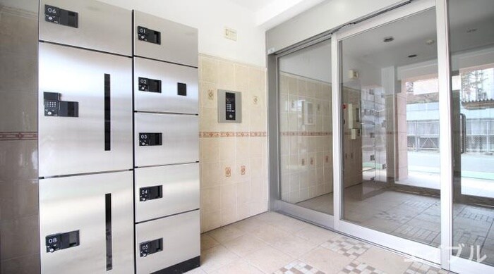 物件外観写真3　(エントランス部分)