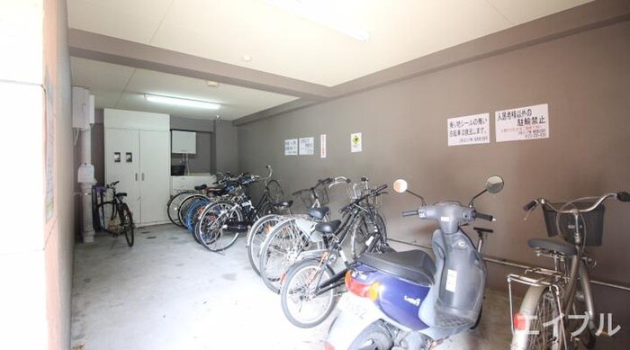 物件外観写真5　(駐輪場)