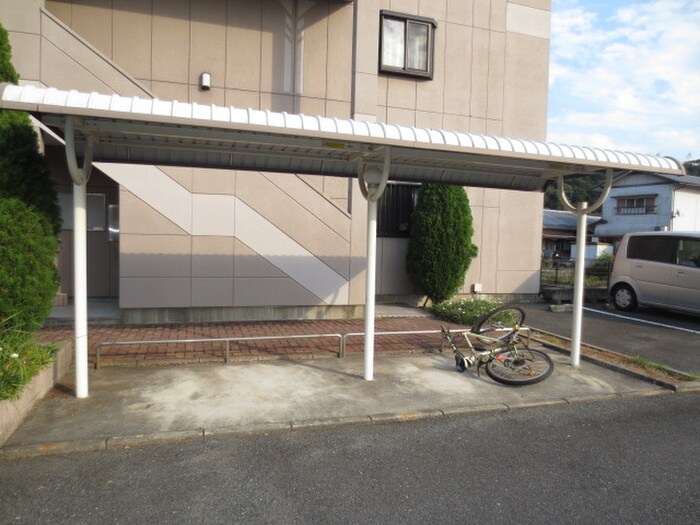 物件外観写真3　(駐輪場)