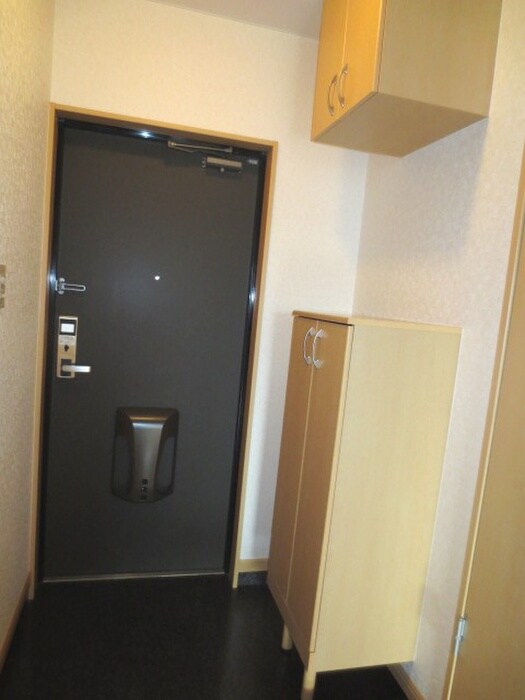物件内観写真9　(玄関)