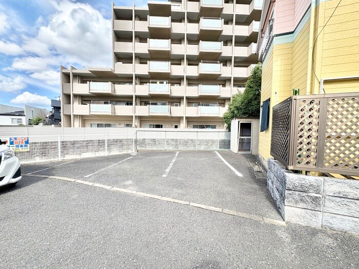物件外観写真4　(駐車場)