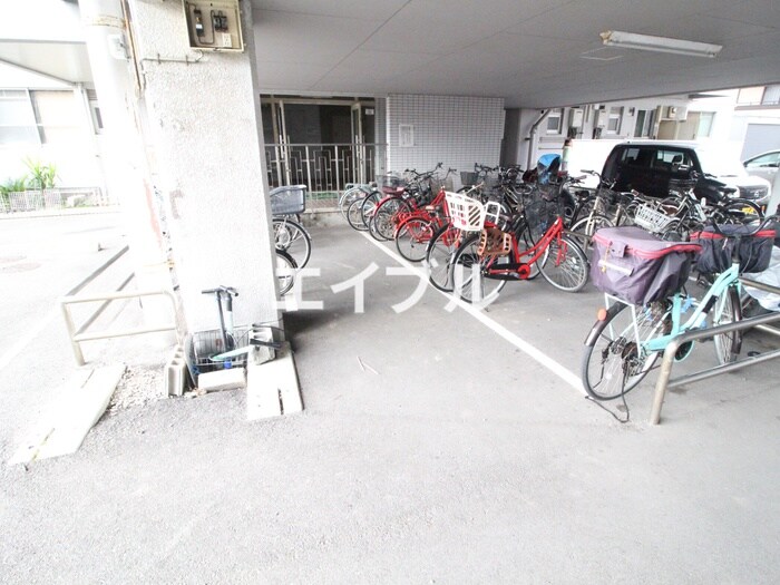 物件外観写真3　(駐輪場)