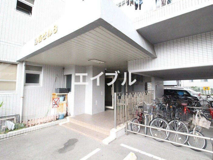 物件外観写真4　(エントランス部分)