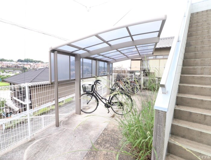 物件外観写真3　(駐輪場)