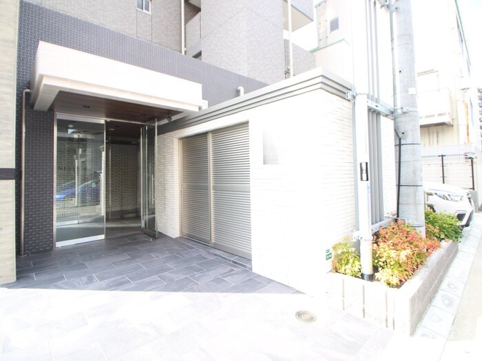 物件外観写真2　(エントランス部分)