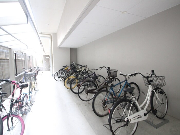 物件外観写真3　(駐輪場)