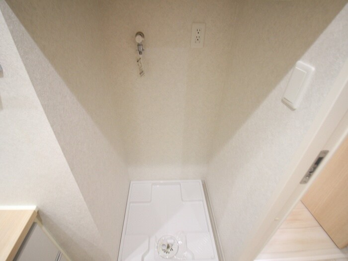 物件内観写真8　(洗濯機置場)