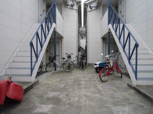 物件外観写真3　(駐輪場)