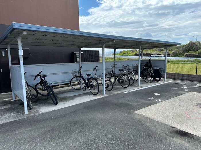 物件外観写真5　(駐輪場)