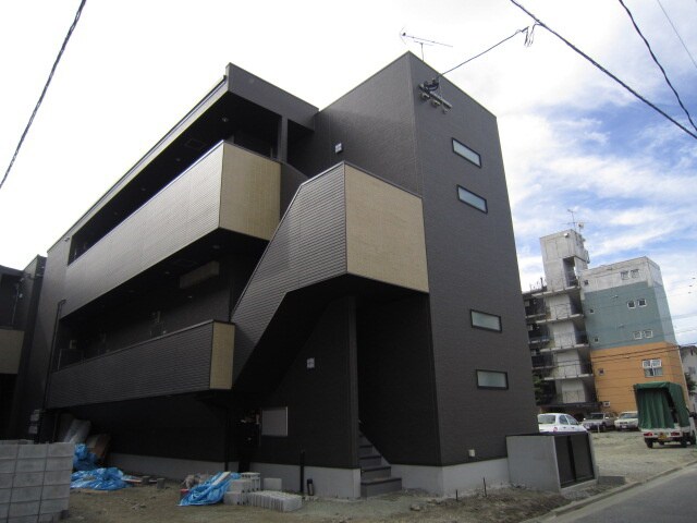 物件外観写真1　(エントランス部分)