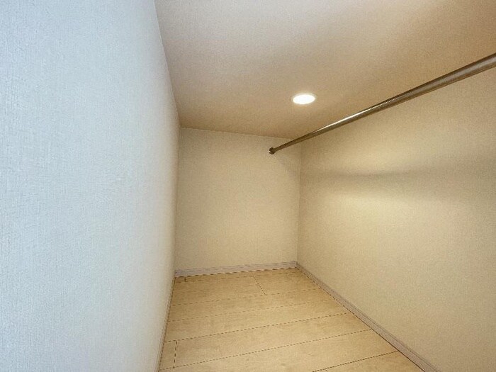 物件内観写真6　(収納)