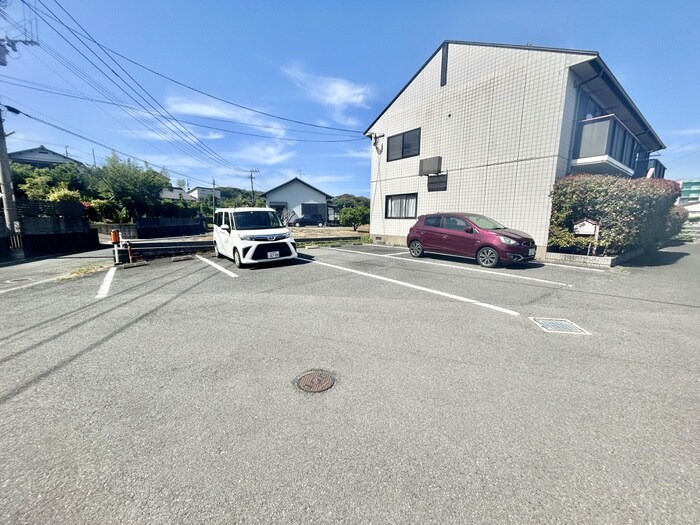物件外観写真2　(駐車場)