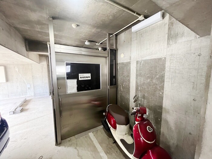 物件外観写真4　(駐輪場)