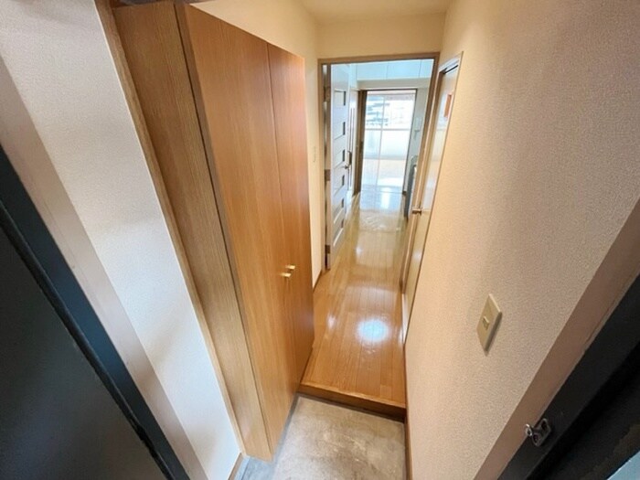 物件内観写真12　(玄関)