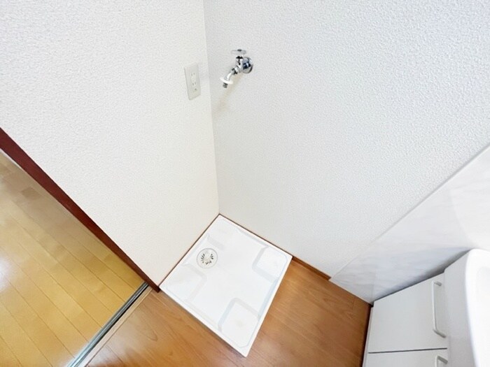 物件内観写真12　(洗濯機置場)