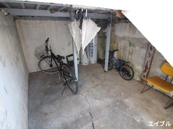 物件外観写真4　(駐輪場)