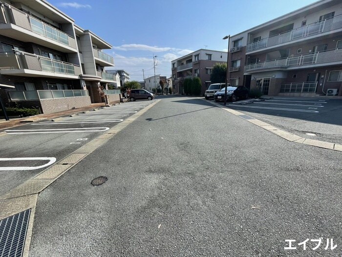 物件外観写真2　(駐車場)