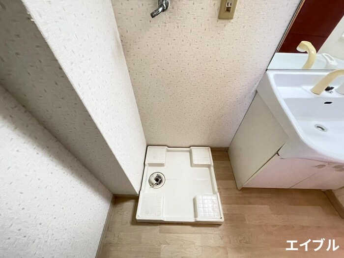 物件内観写真16　(洗濯機置場)