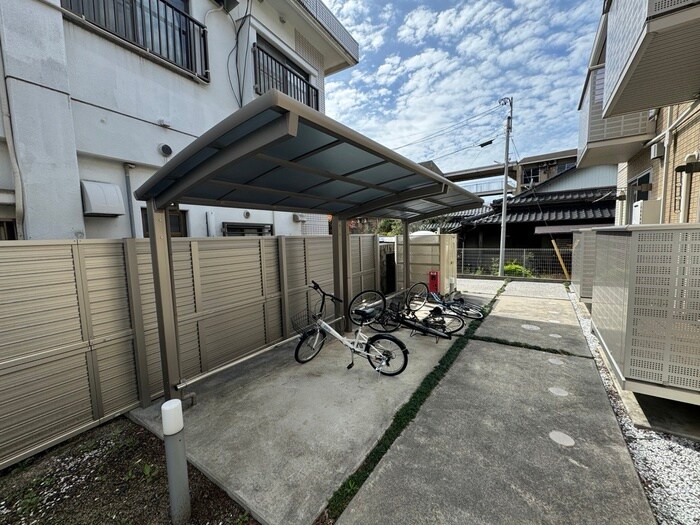 物件外観写真2　(駐輪場)