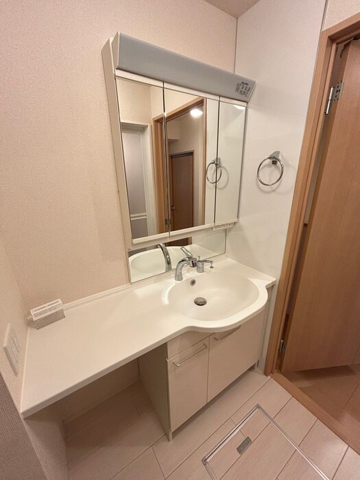 物件内観写真8　(洗面)