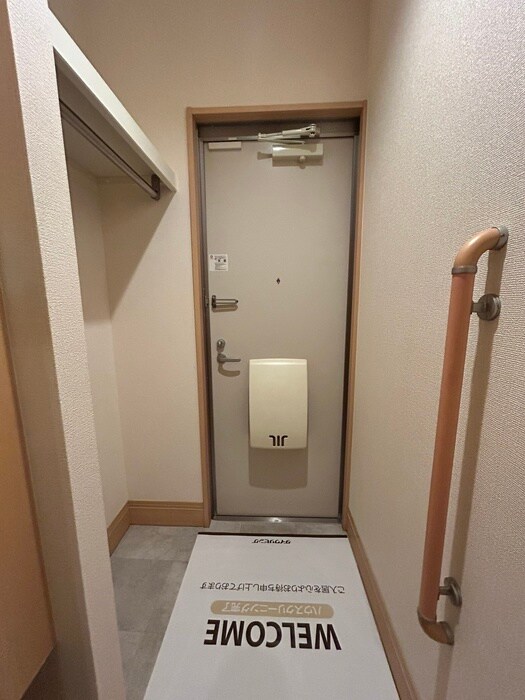 物件内観写真10　(玄関)