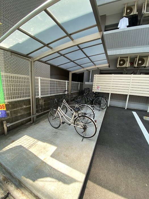 物件外観写真3　(駐輪場)