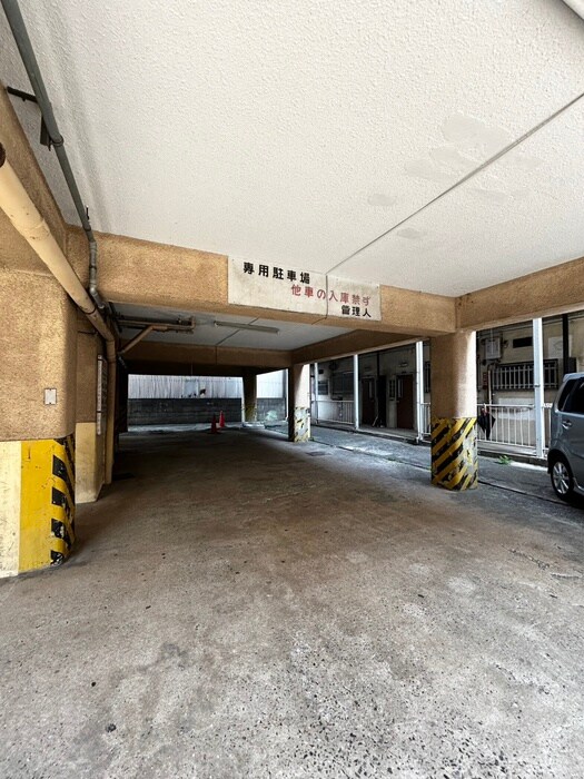 物件外観写真3　(駐車場)