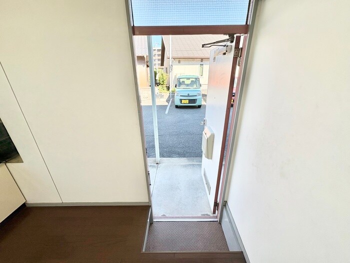 物件内観写真12　(玄関)