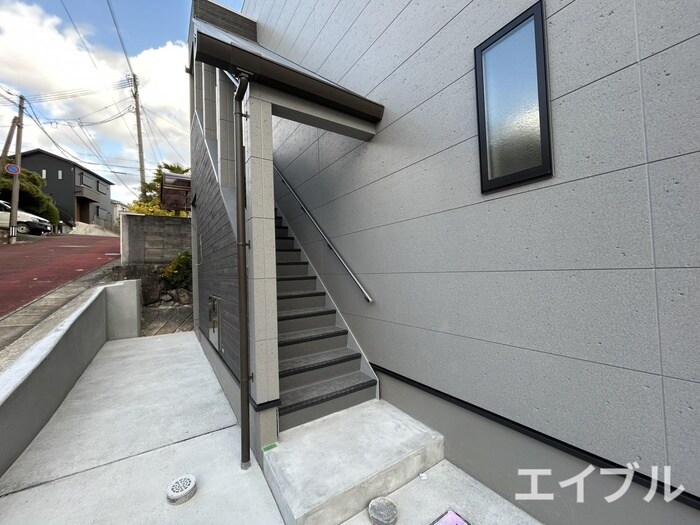物件外観写真3　(エントランス部分)