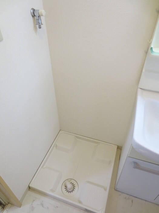 物件内観写真12　(洗濯機置場)