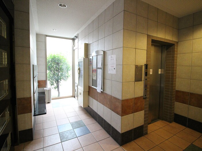 物件外観写真4　(エントランス部分)