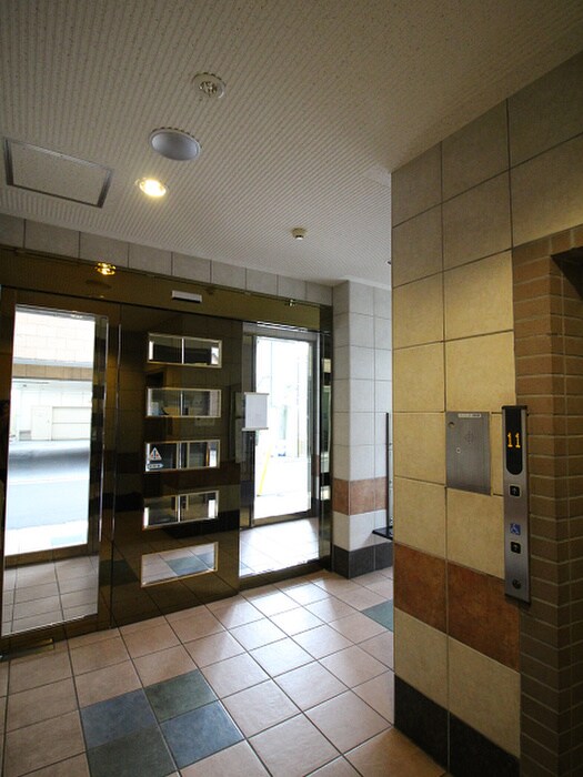 物件外観写真5　(エントランス部分)